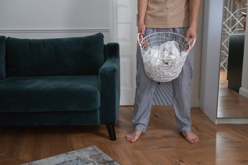 Panier à linge noir : discret, élégant et design